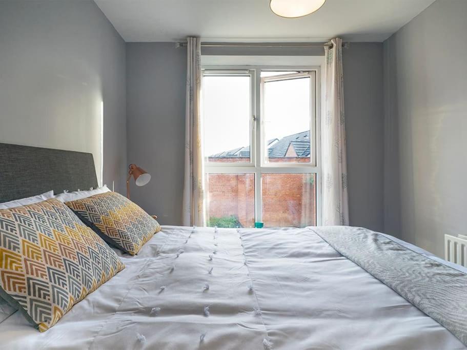 Lovely 2 Bedroom Apt At Ormeau Park W/ Free Parking Belfast Zewnętrze zdjęcie